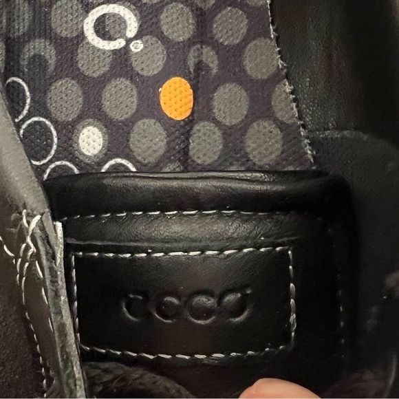 Ecco Black Low Profile Leather Sneakers. Size 38 (7-7.5) Great Condition!! - Picture 10 of 12